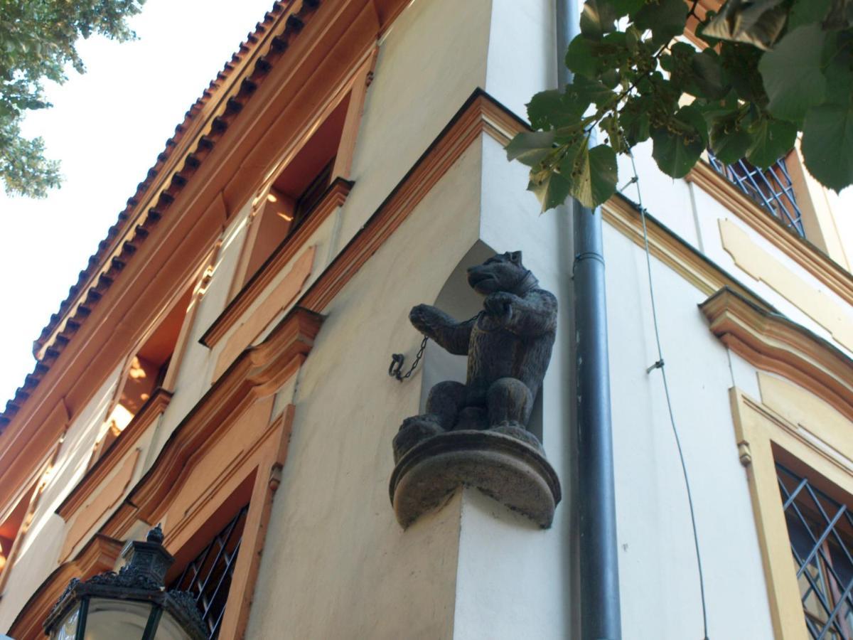 U Cerneho Medveda- At The Black Bear Praga Exterior foto